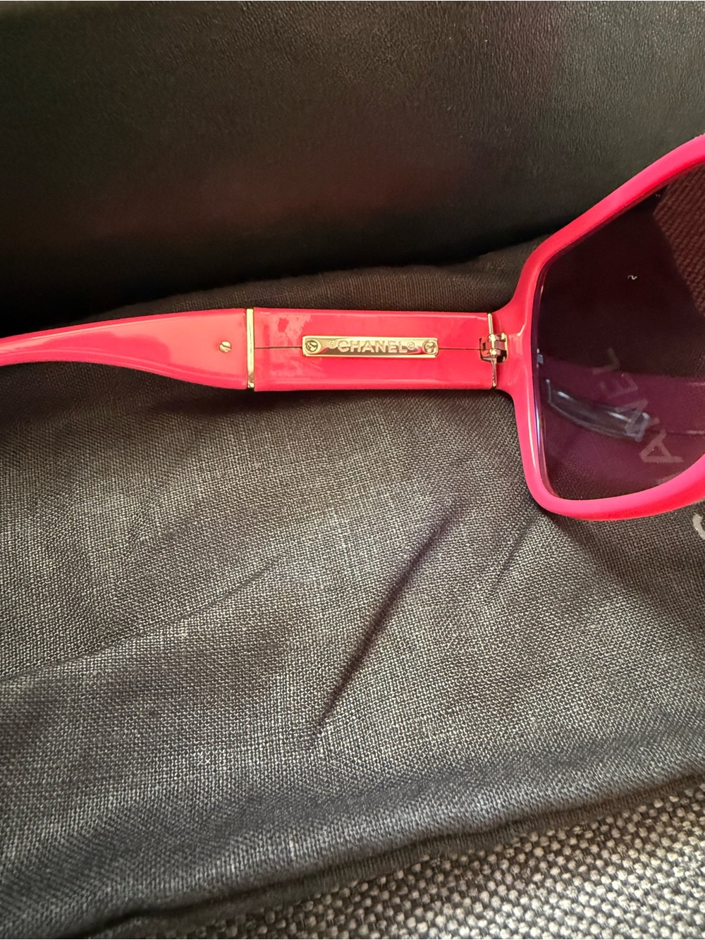 CHANEL Hot Pink Oversized Women's Sunglasses - Picture 10 of 11